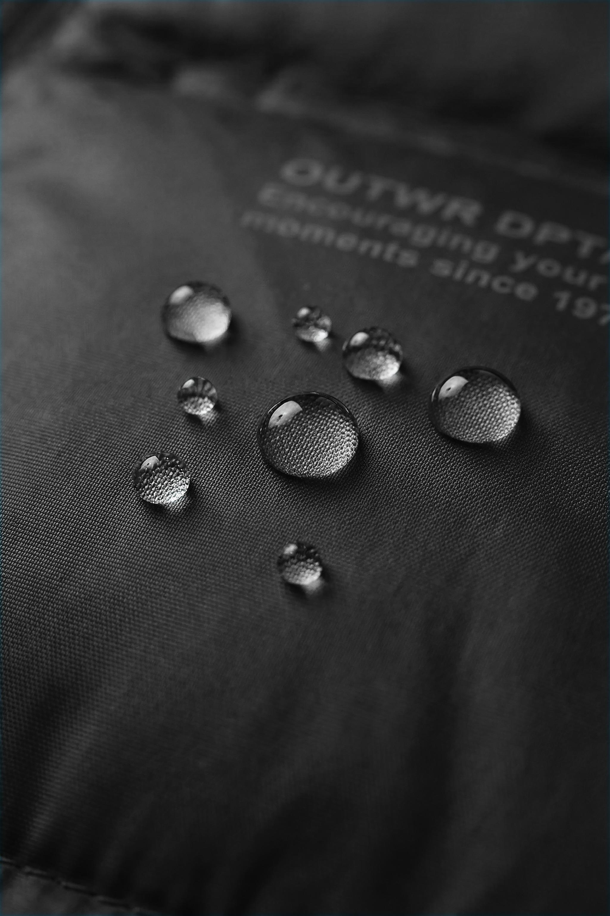 LIGHTWEIGHT WATER REPELLENT JACKET